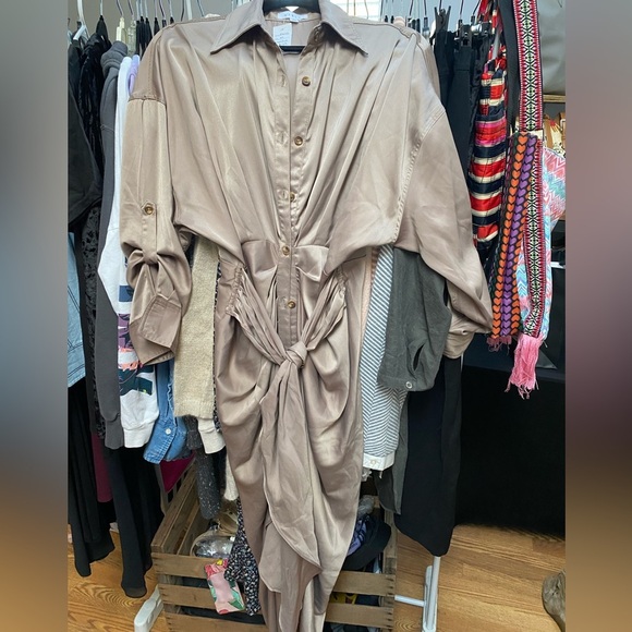 Mable dress NWOT size medium in mocha color - Picture 3 of 3